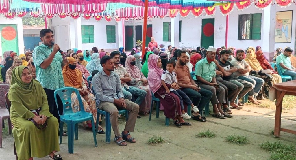 অভিভাবকদের সঙ্গে আমরা